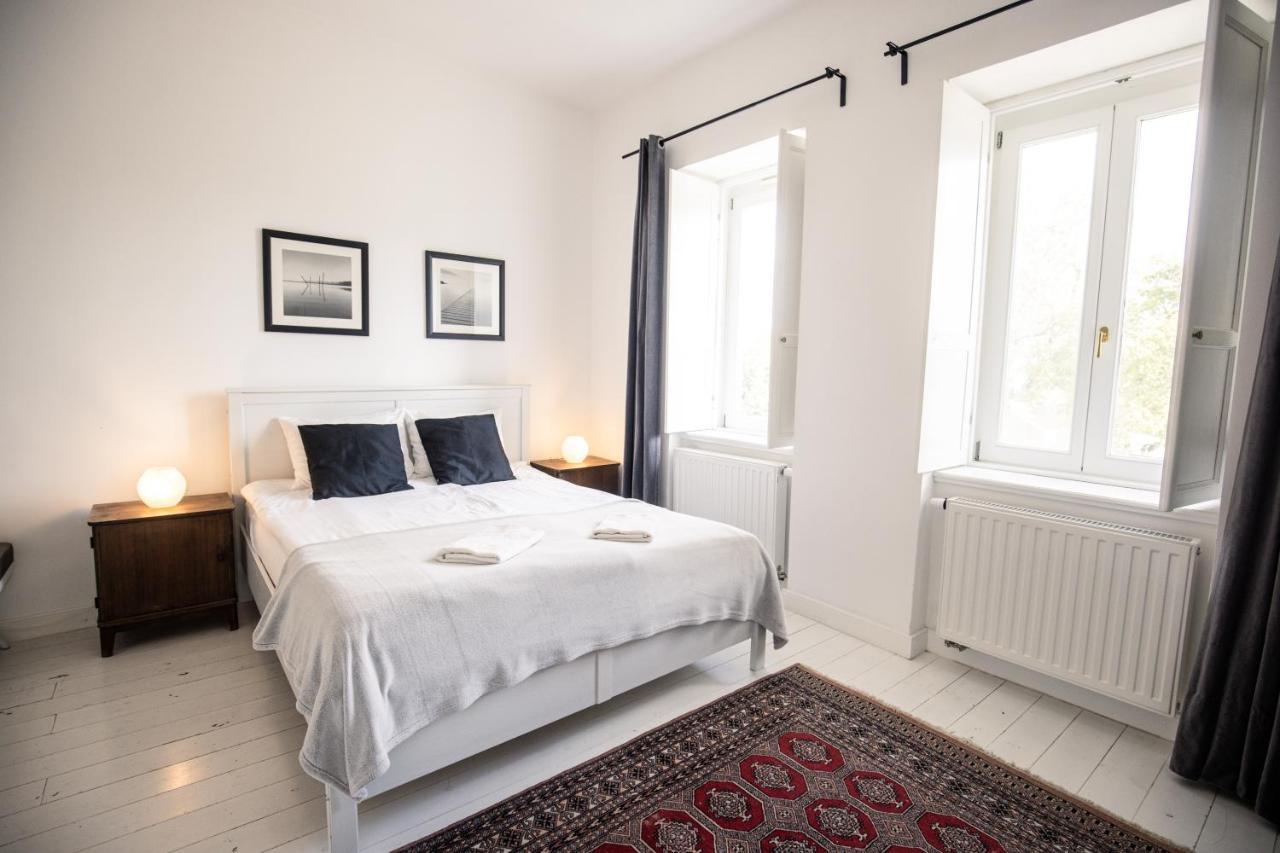 Manor Apartments, Чопак Екстериор снимка