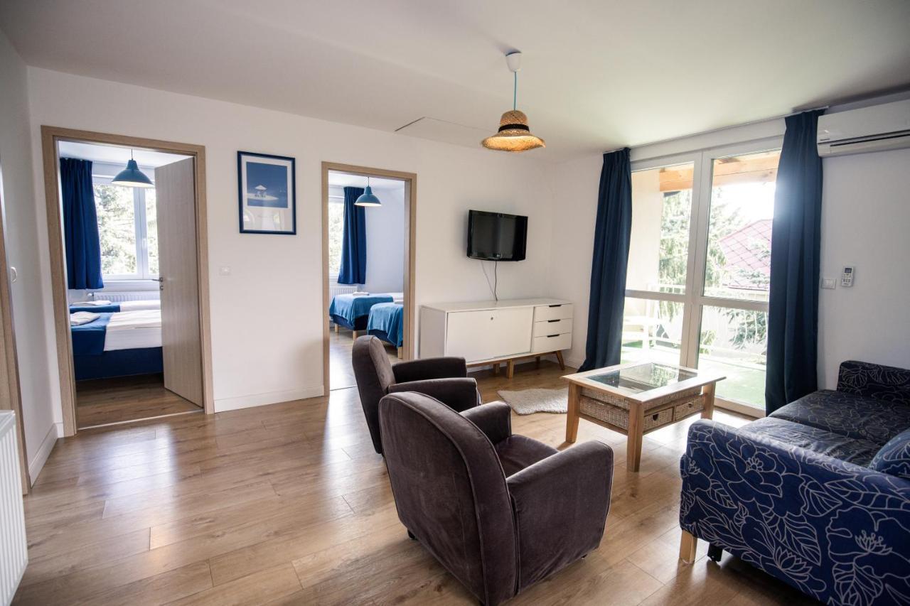 Manor Apartments, Чопак Екстериор снимка