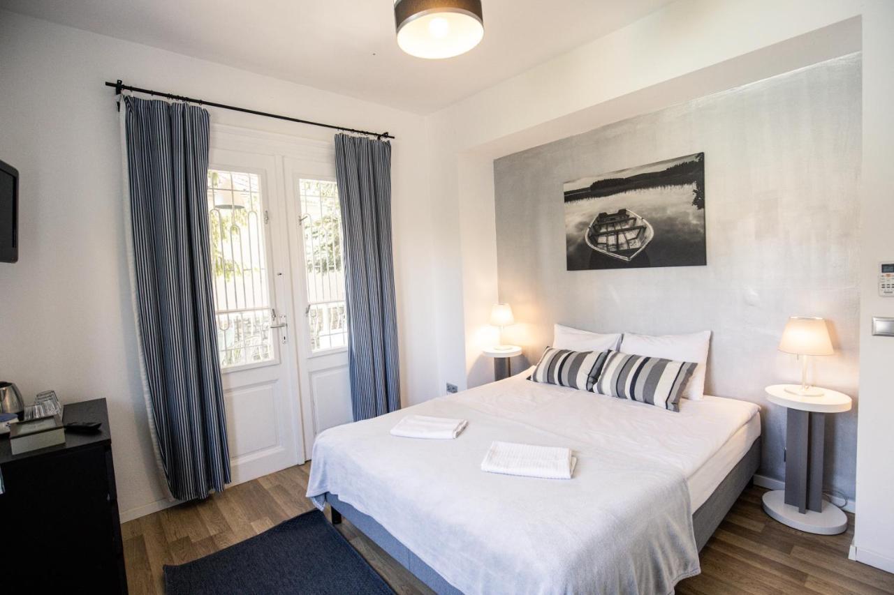Manor Apartments, Чопак Екстериор снимка