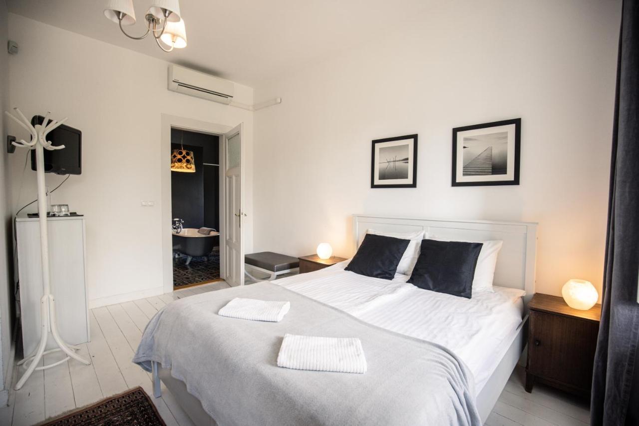 Manor Apartments, Чопак Екстериор снимка