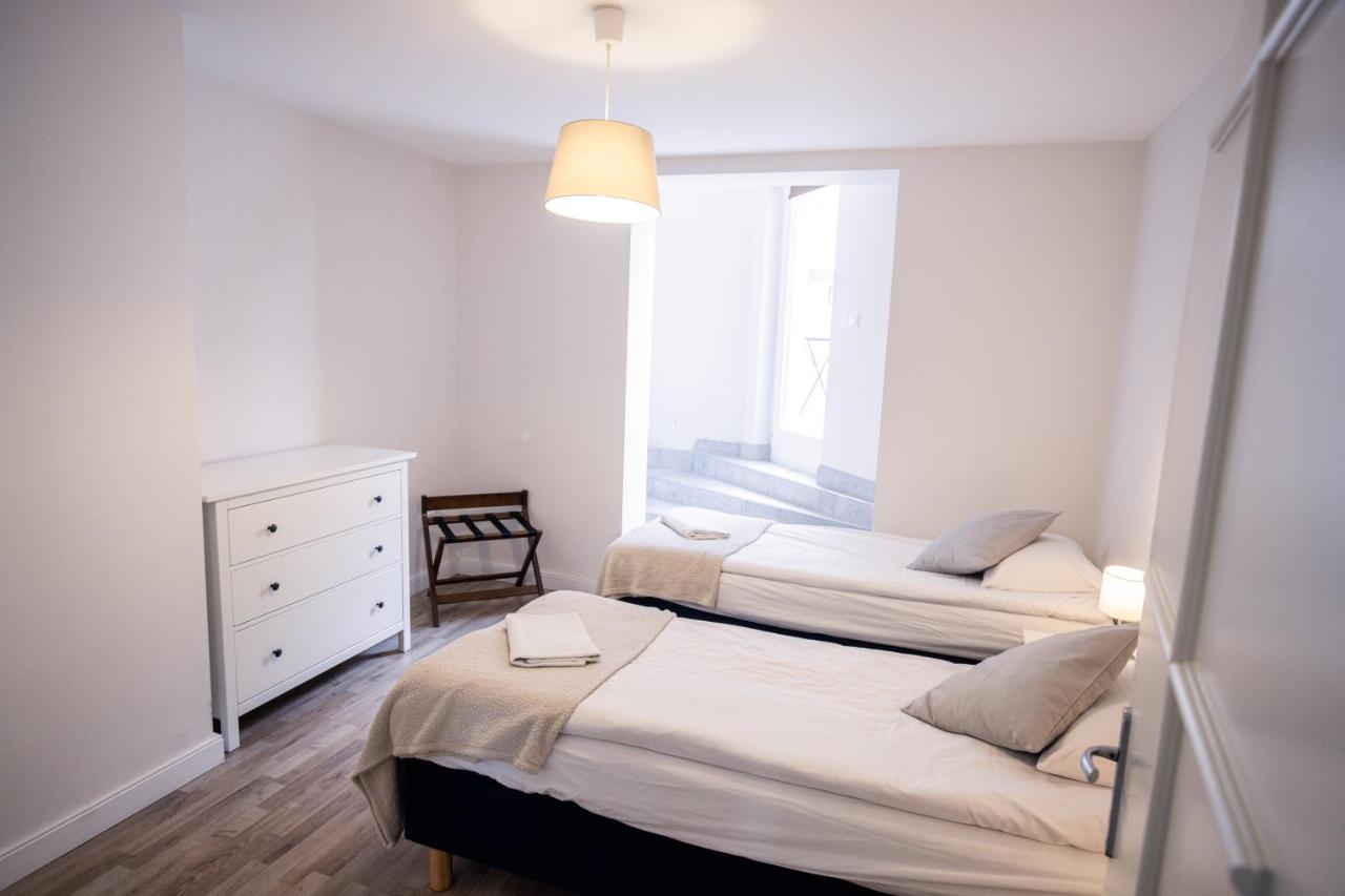 Manor Apartments, Чопак Екстериор снимка