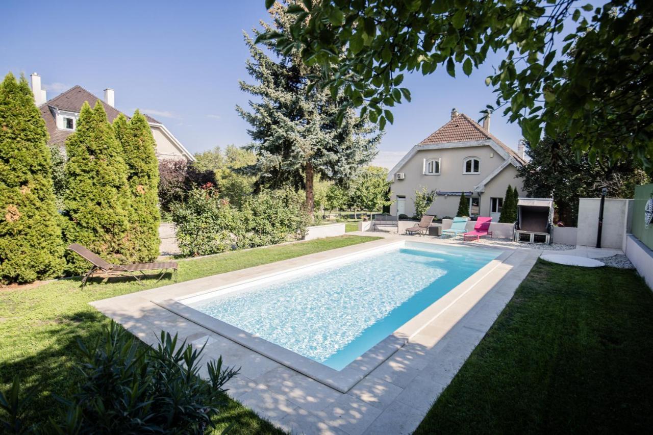 Manor Apartments, Чопак Екстериор снимка