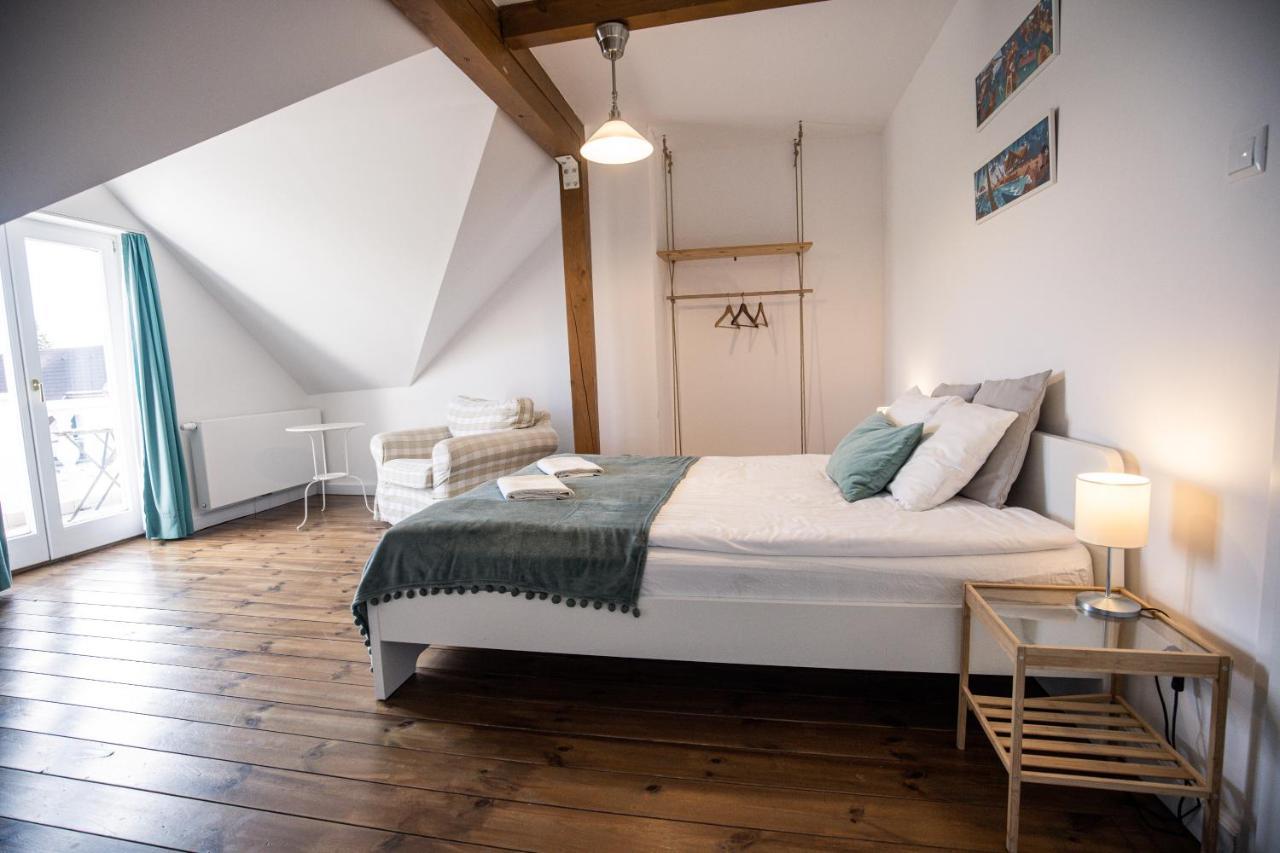 Manor Apartments, Чопак Екстериор снимка
