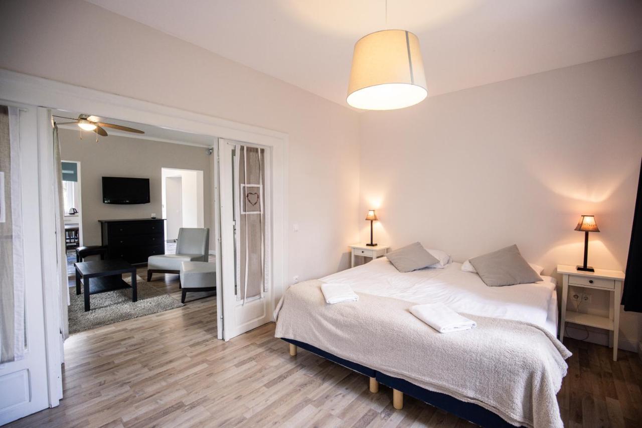Manor Apartments, Чопак Екстериор снимка