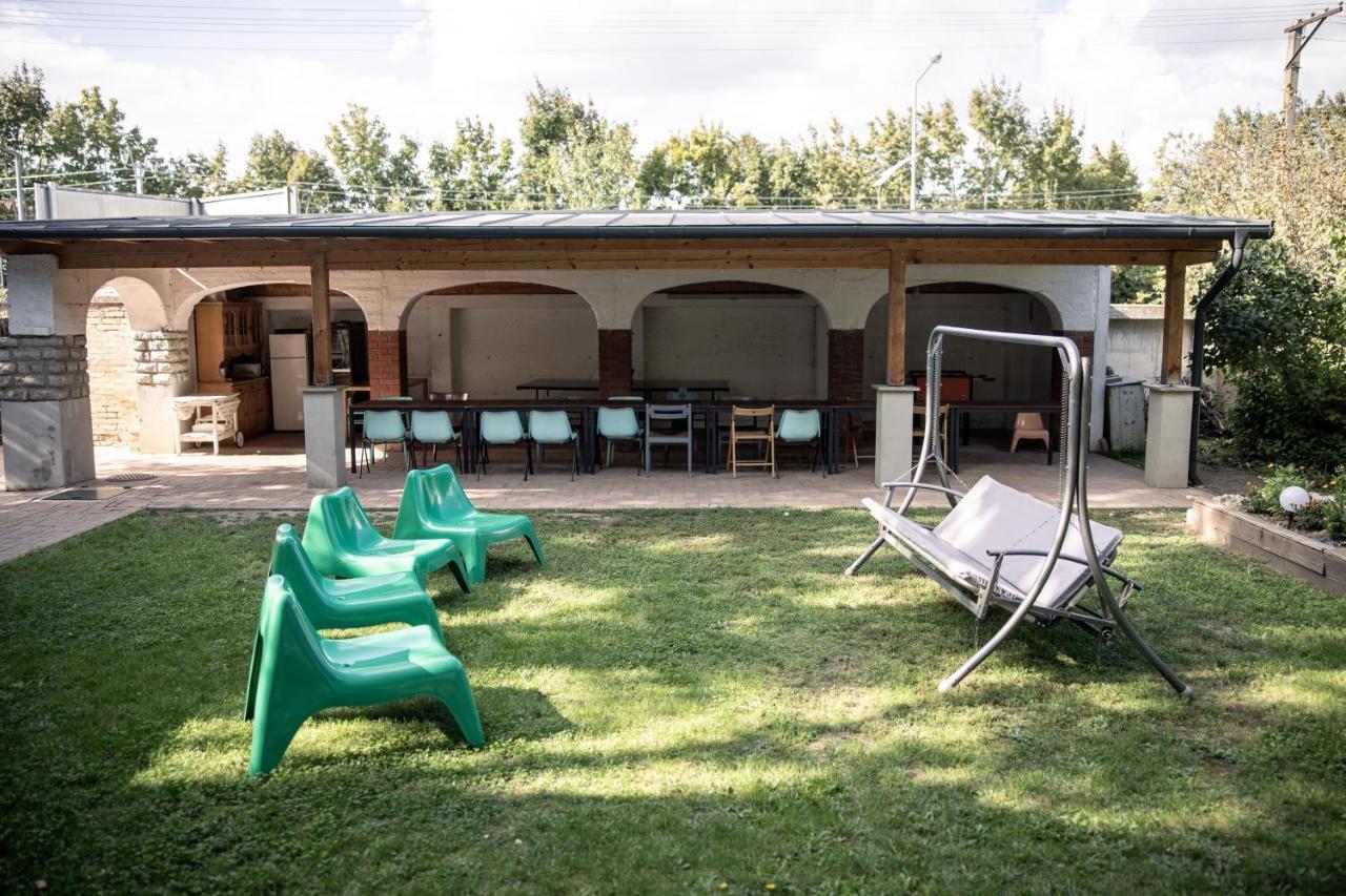 Manor Apartments, Чопак Екстериор снимка