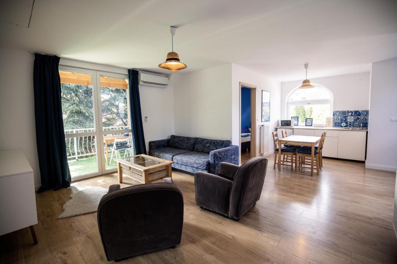 Manor Apartments, Чопак Екстериор снимка