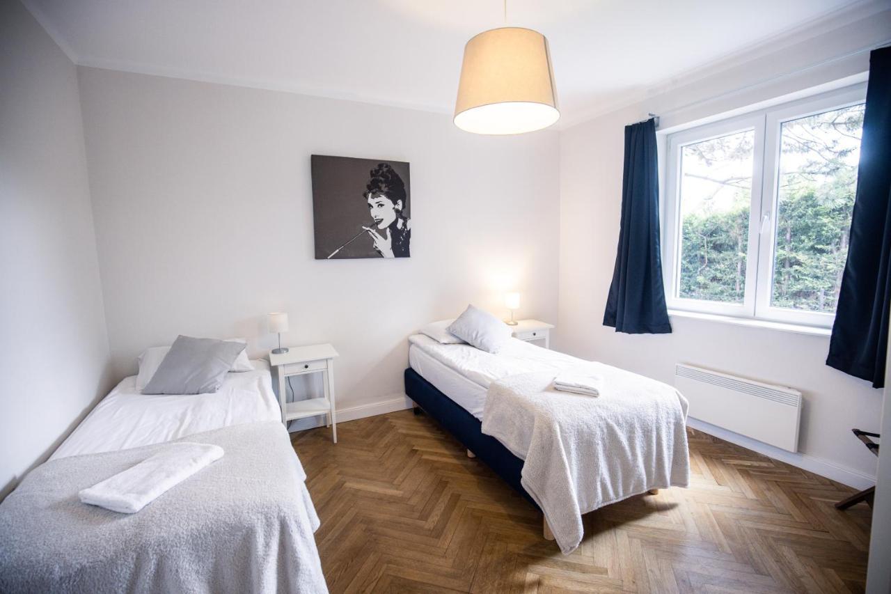 Manor Apartments, Чопак Екстериор снимка