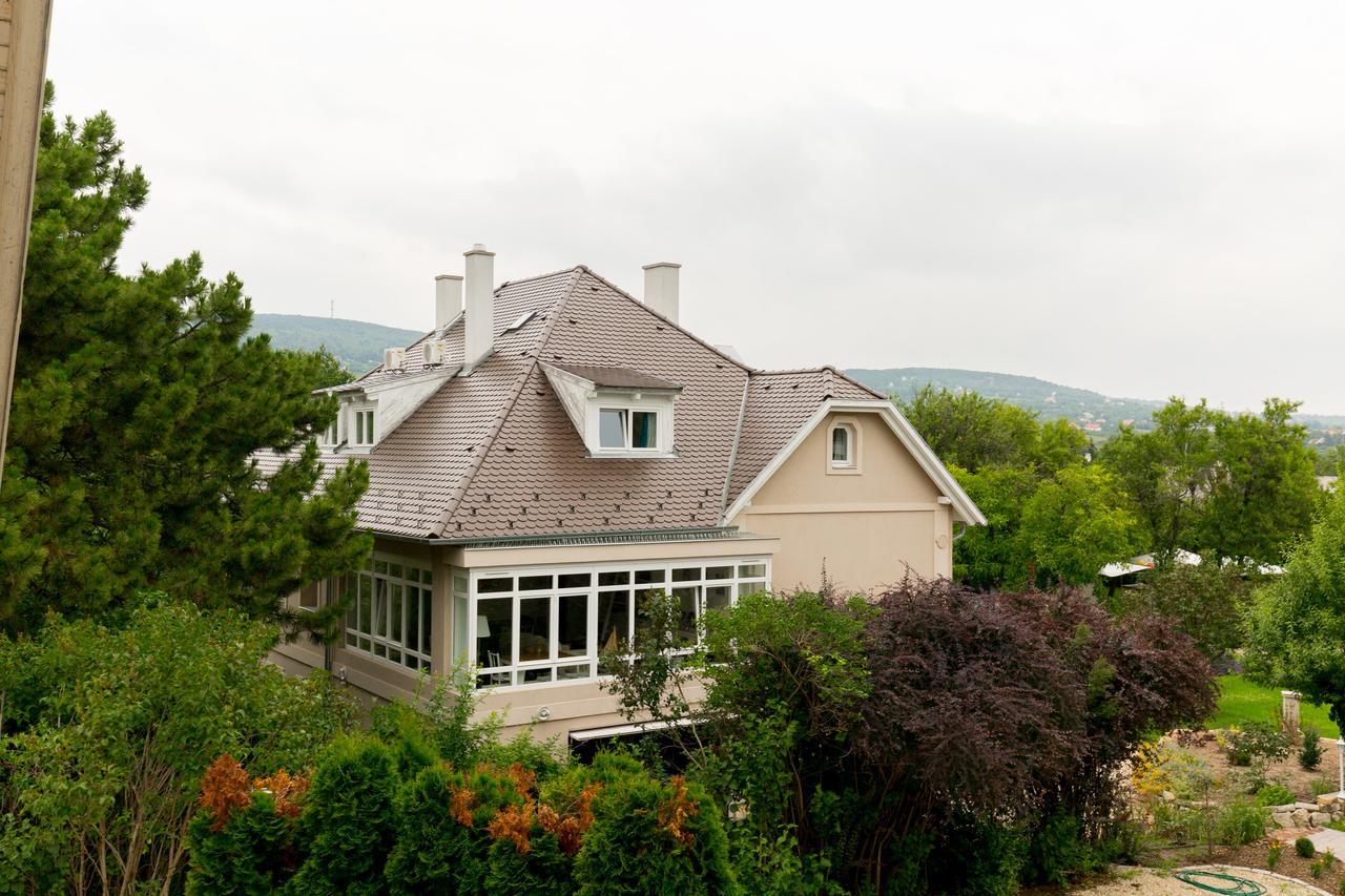 Manor Apartments, Чопак Екстериор снимка